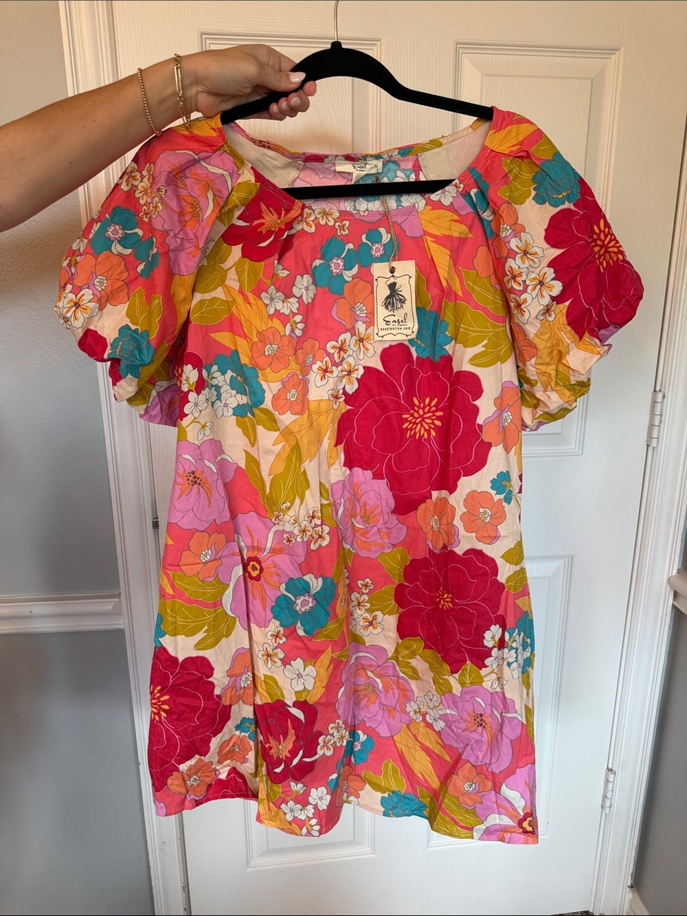 Floral Puff-Sleeve Tunic Top in Pink Multi by Traci